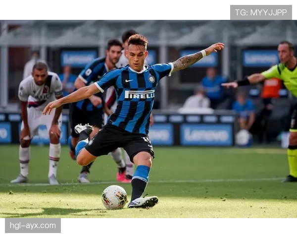 劳塔罗亲密互动国米球迷，彰显球队凝聚力与未来希望